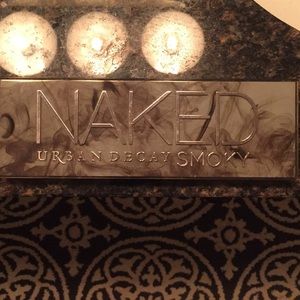Urban decay SMOKEY naked palette